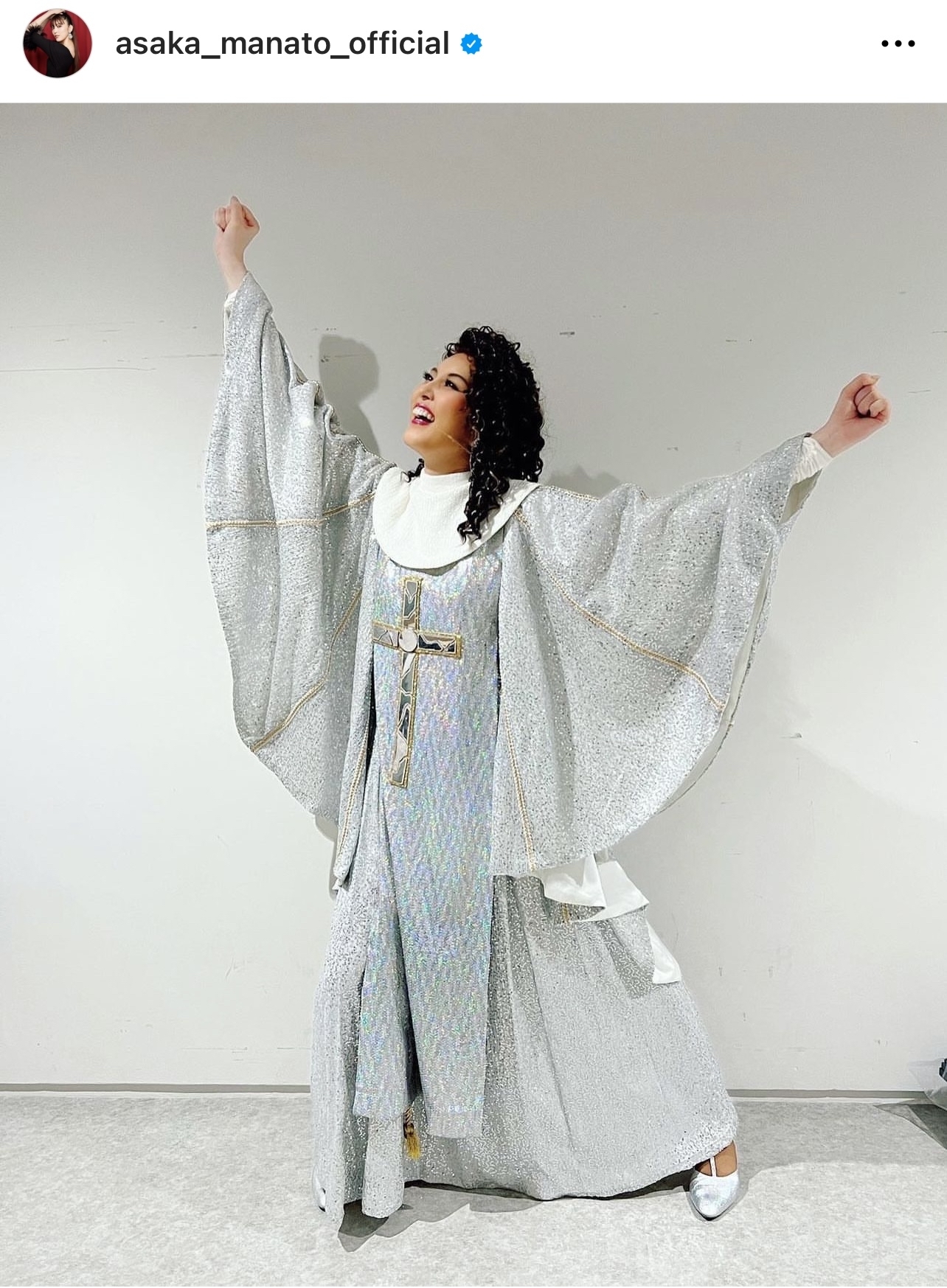 朝夏まなと「天使にラブ・ソングを」大千秋楽を報告「皆さんと過ごした日々が宝物」衣装姿アップ - 芸能写真ニュース : 日刊スポーツ