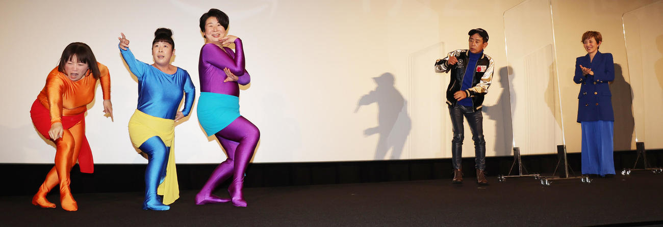 「ルパン三世VSキャッツ・アイ」プレミア試写会記念イベントに登場した左から森三中の黒沢かずこ、村上知子、大島美幸、栗田貫一、戸田恵子（撮影・野上伸悟）