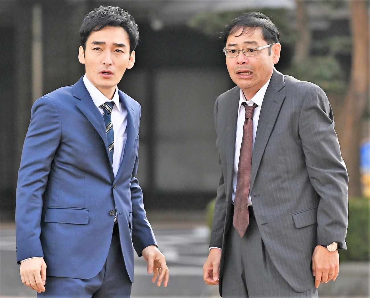 「罠の戦争」に出演する草なぎ剛（左）と田口浩正（C）カンテレ