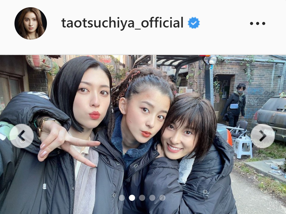 左から三吉彩花、朝比奈彩とのスリーショットを公開した土屋太鳳（土屋太鳳のインスタグラムより）