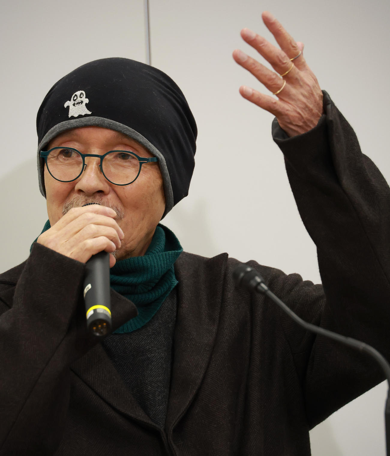 ライブツアー「あかんたれ」の会見を行う火野正平（撮影・中島郁夫）