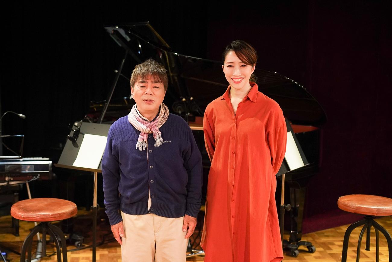 音楽朗読劇「星の王子さま～きみとぼく～」の初日に出演した小倉久寛（左）と水夏希（撮影・木南清香）