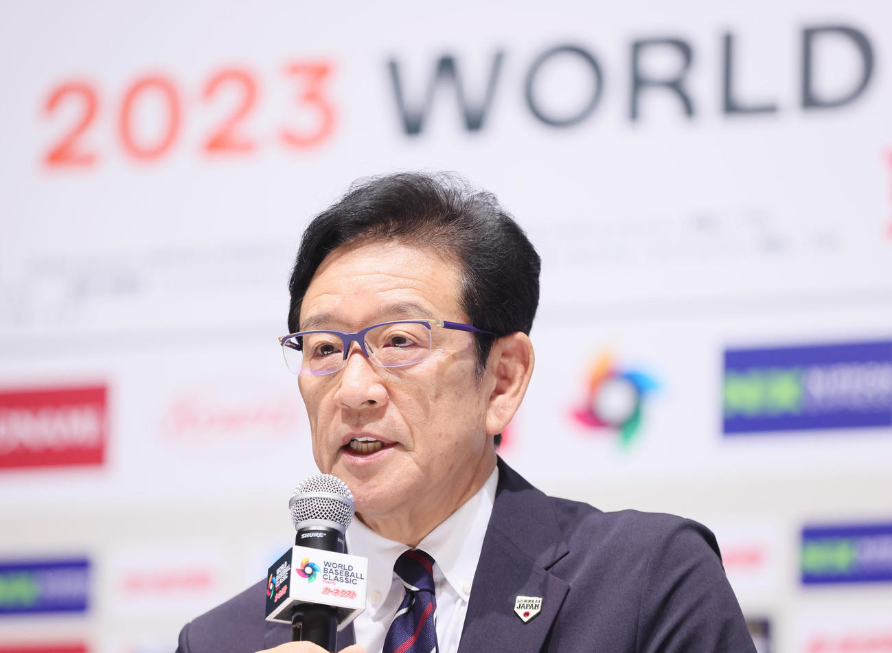 WBCメンバー発表会見に臨む侍ジャパン栗山監督（撮影・足立雅史）