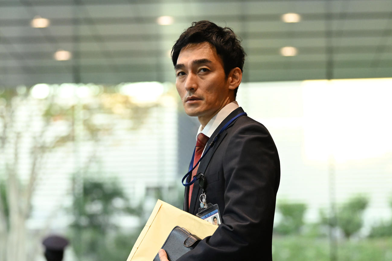 「罠の戦争」に出演する草なぎ剛（C）カンテレ