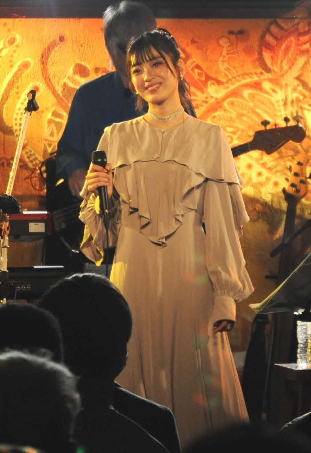 初のワンマンライブを行った歌手の花耶（撮影・松尾幸之介）　
