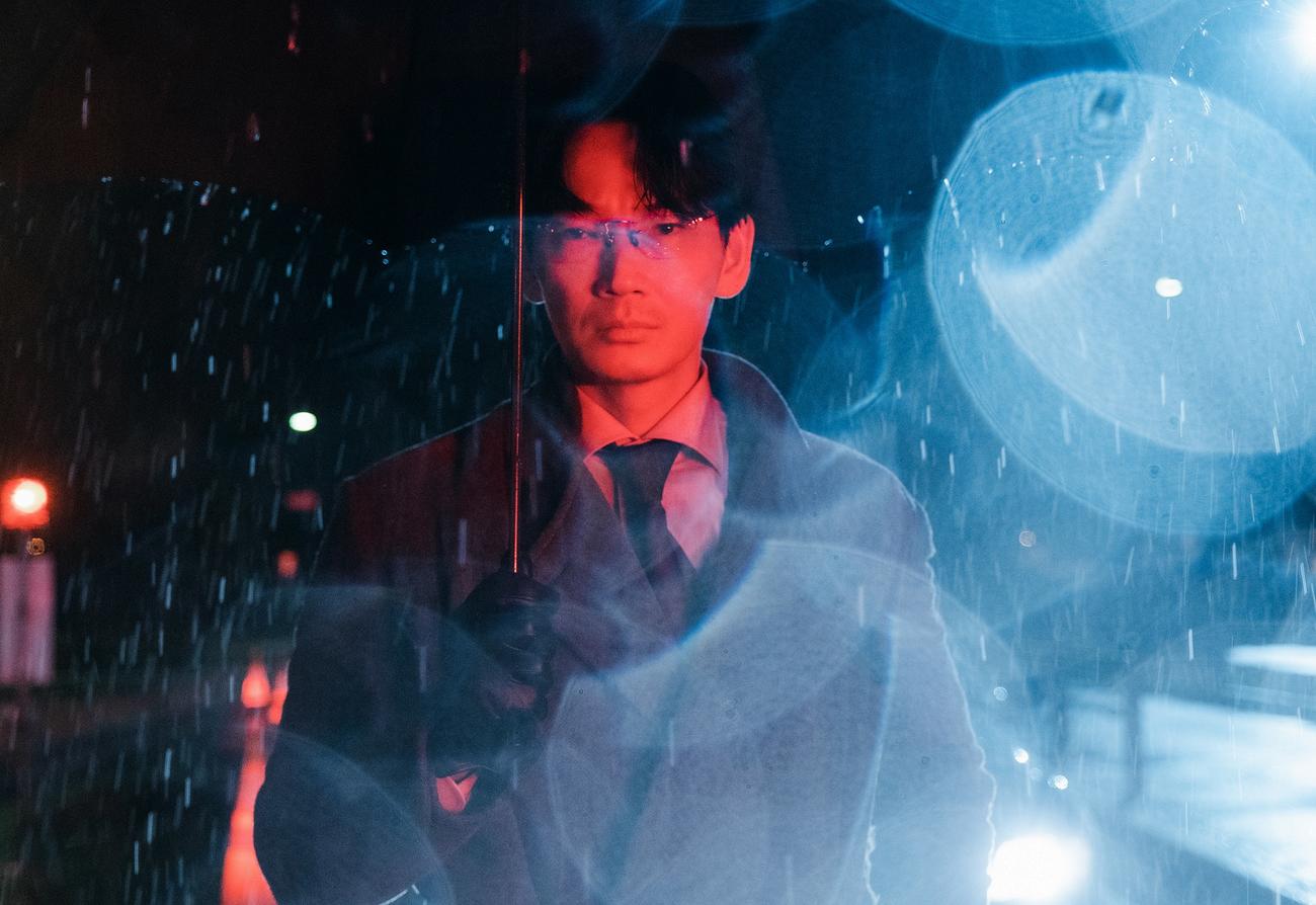 映画「最後まで行く」に出演する綾野剛