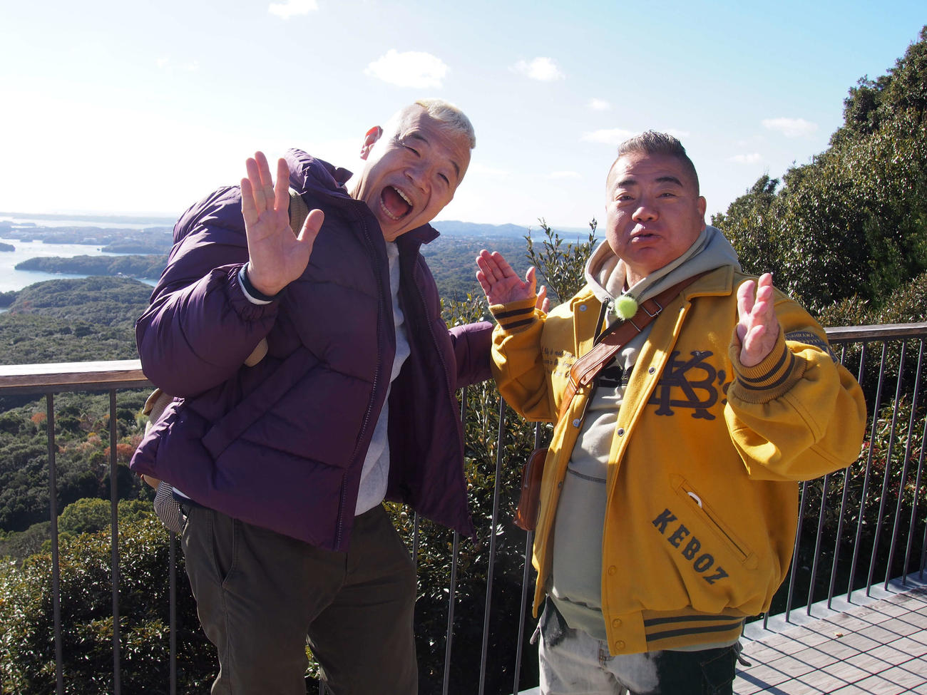 テレビ朝日系旅番組「ウド＆出川の子ども地図ツアーin伊勢志摩　観光客が知らないスポットを旅してゴメン」に出演するウド鈴木（左）と出川哲朗