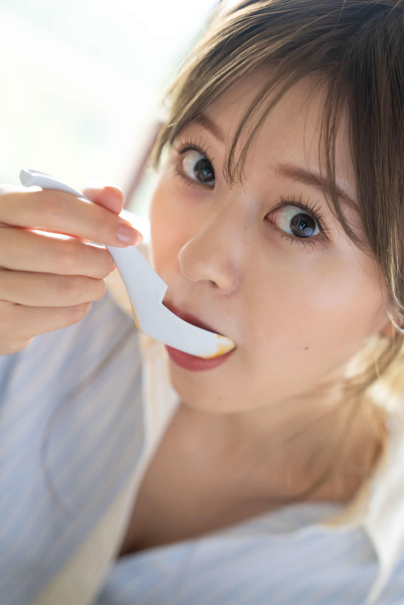「週刊スピリッツ」9号で初表紙を飾った石崎日梨の巻頭グラビアの未使用カット
