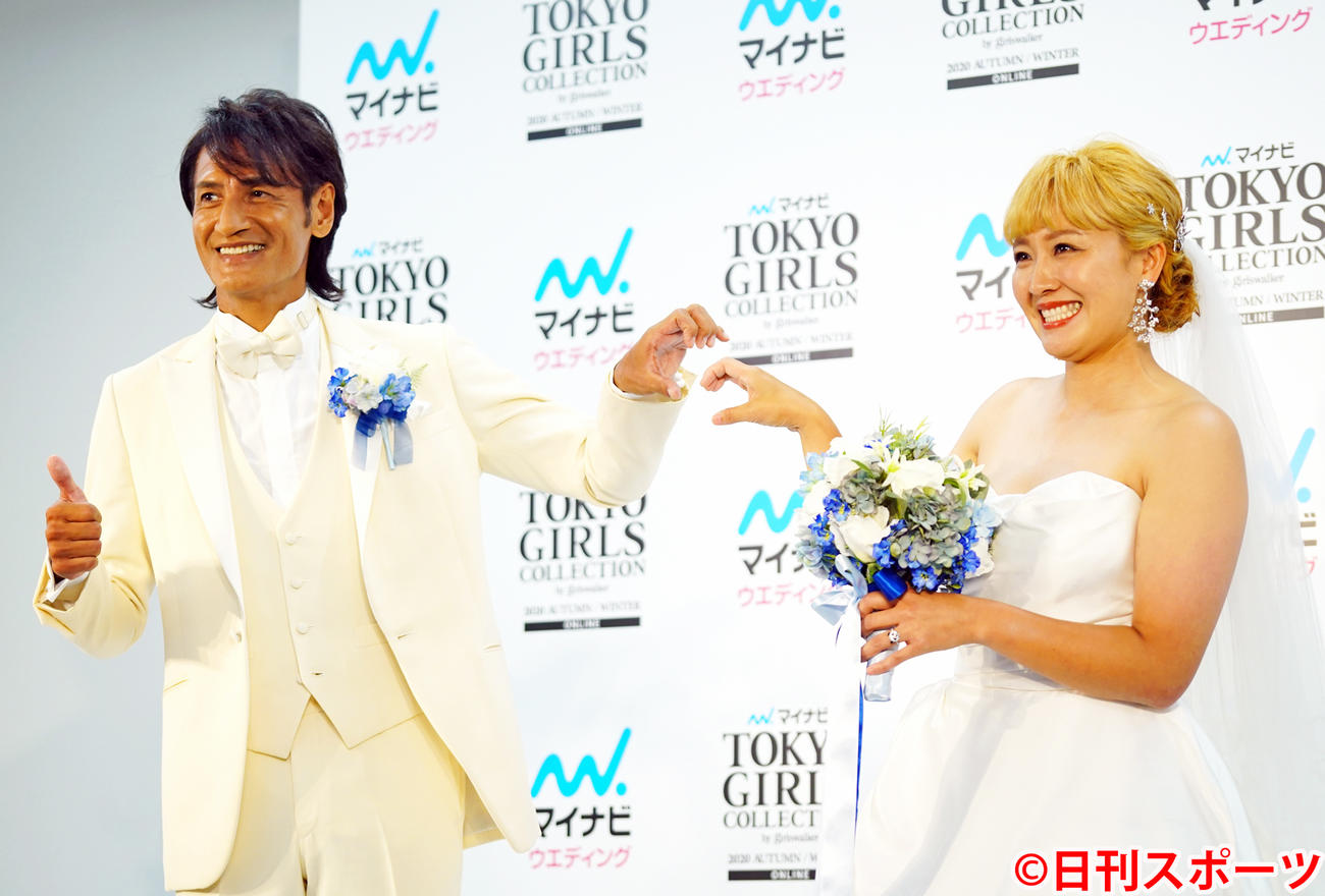 本並健治（左）と丸山桂里奈（2020年9月6日撮影）