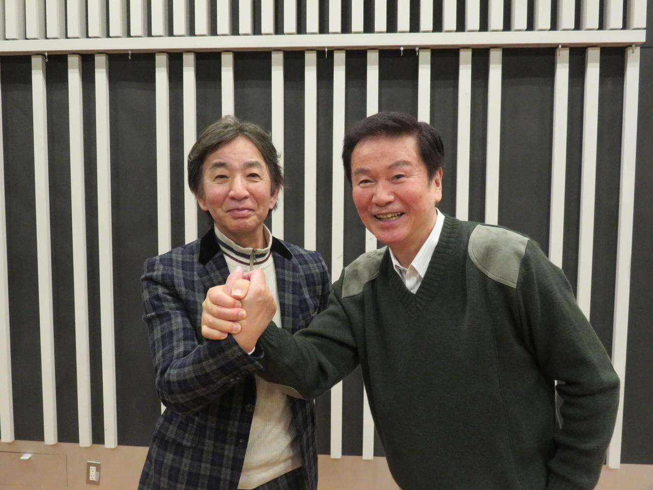森田健作（右）のラジオ番組にゲスト出演した林哲司