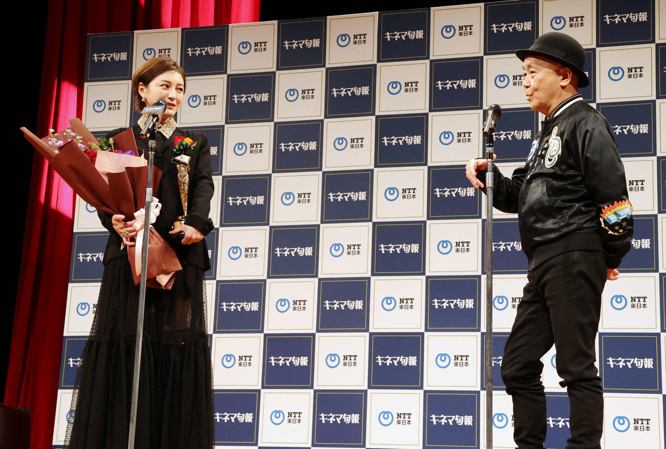 助演女優賞を受賞した広末涼子（左）と廣木隆一監督（撮影・宮地輝）