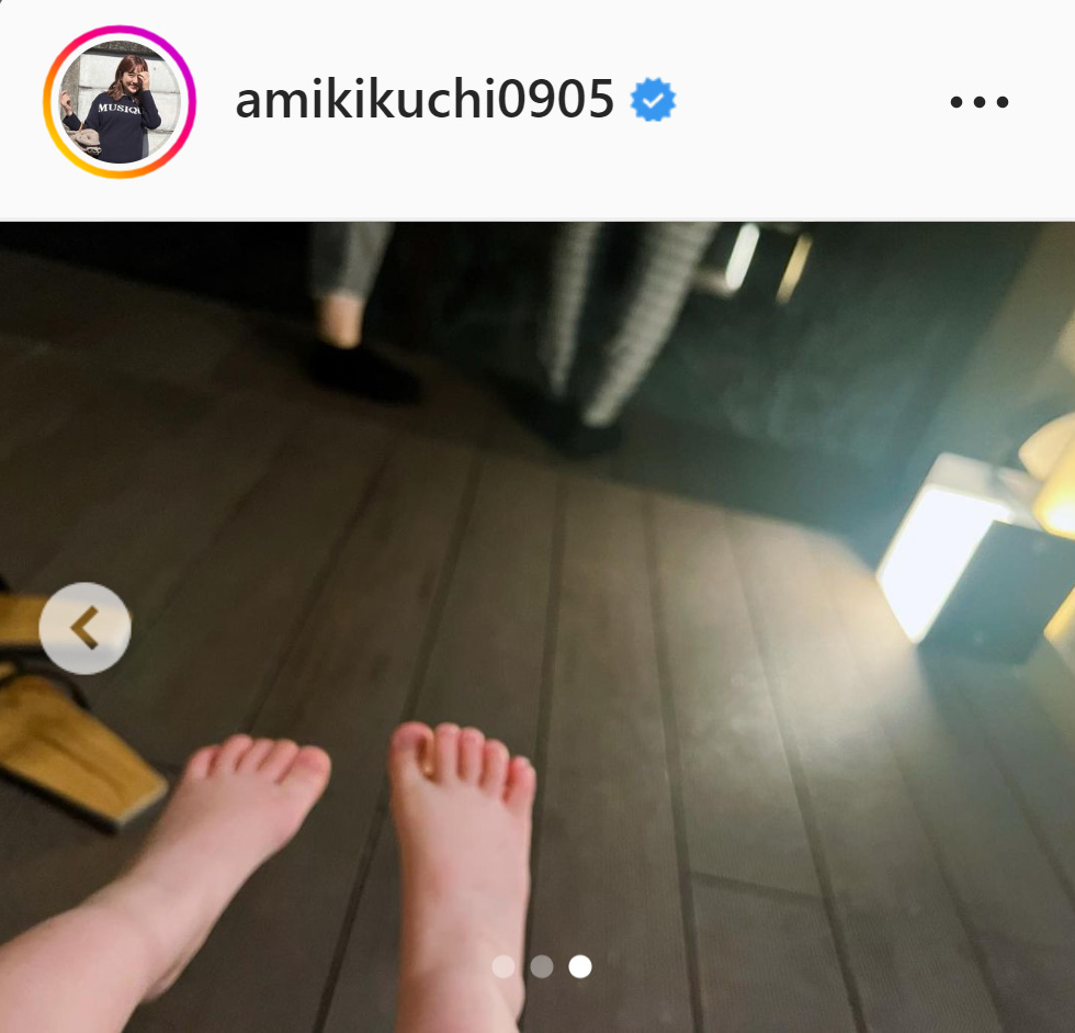 菊地亜美の長女が撮影した自らの足が写り込むショット（菊地亜美のインスタグラムより）