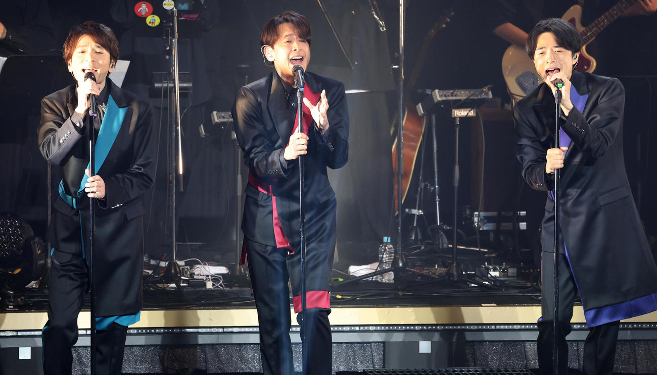 全国ツアーをスタートさせた20th Century。左から長野博、坂本昌行、井ノ原快彦（撮影・中島郁夫）