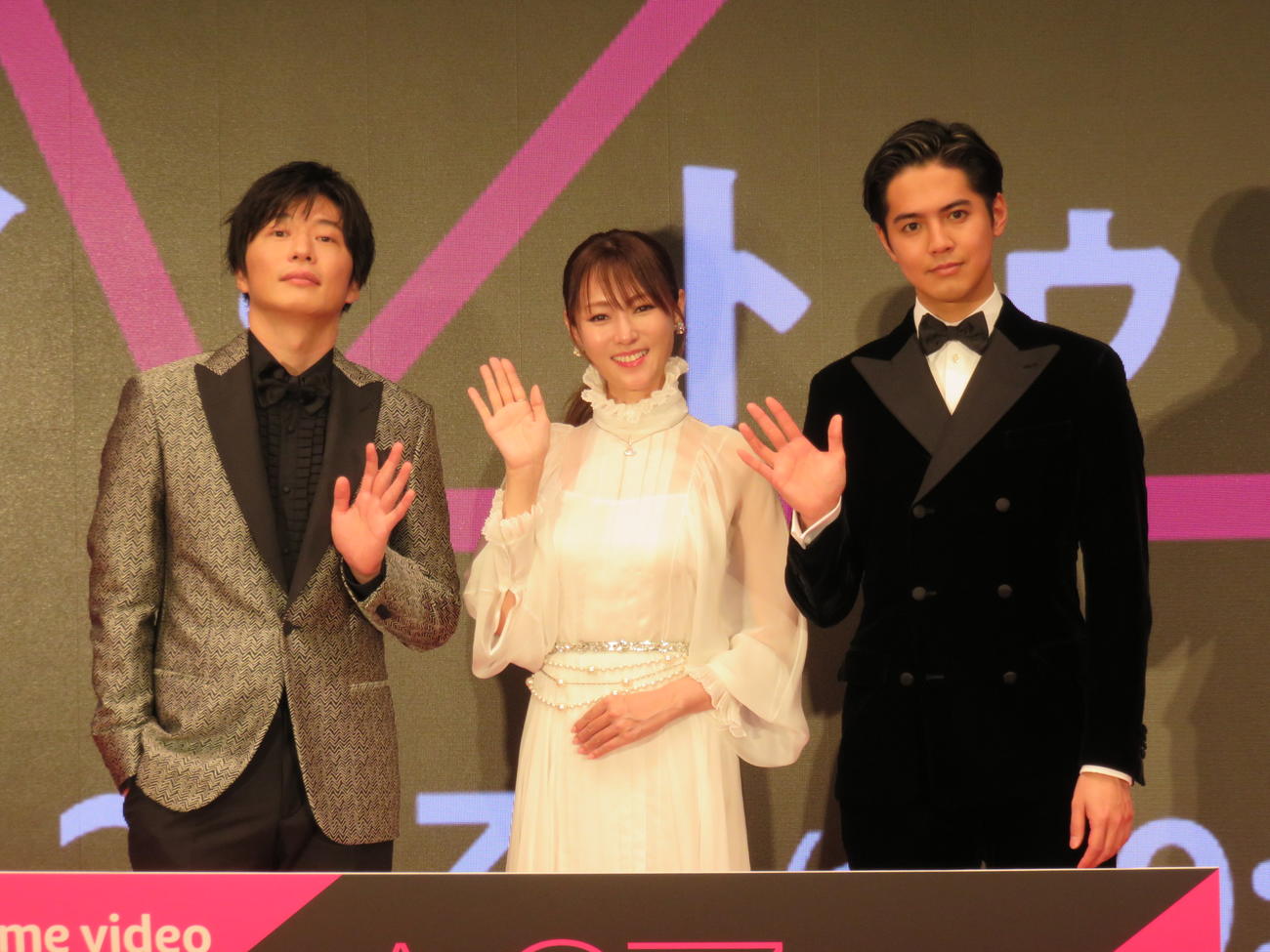 アマゾンプライムビデオのオリジナルドラマ「A2Z」のイベントに出席した、左から田中圭、深田恭子、片寄涼太