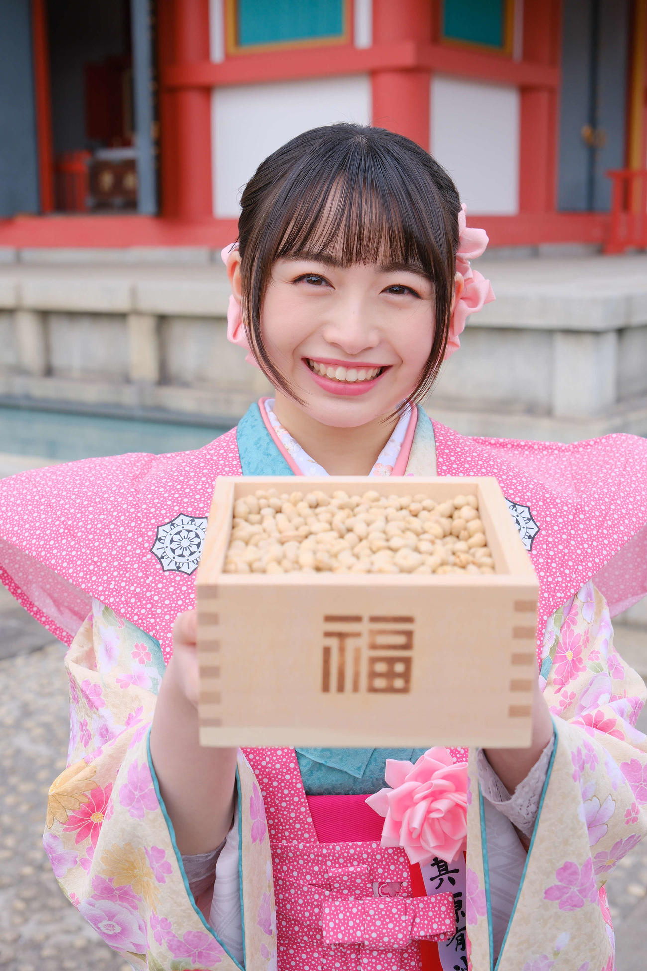 「節分会豆撒式」に参加し、豆をまいた其原有沙