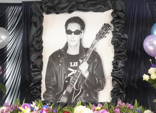 膵臓（すいぞう）がんのため亡くなったロックバンド、シーナ＆ロケッツのリーダーでギタリストの鮎川誠さんの遺影