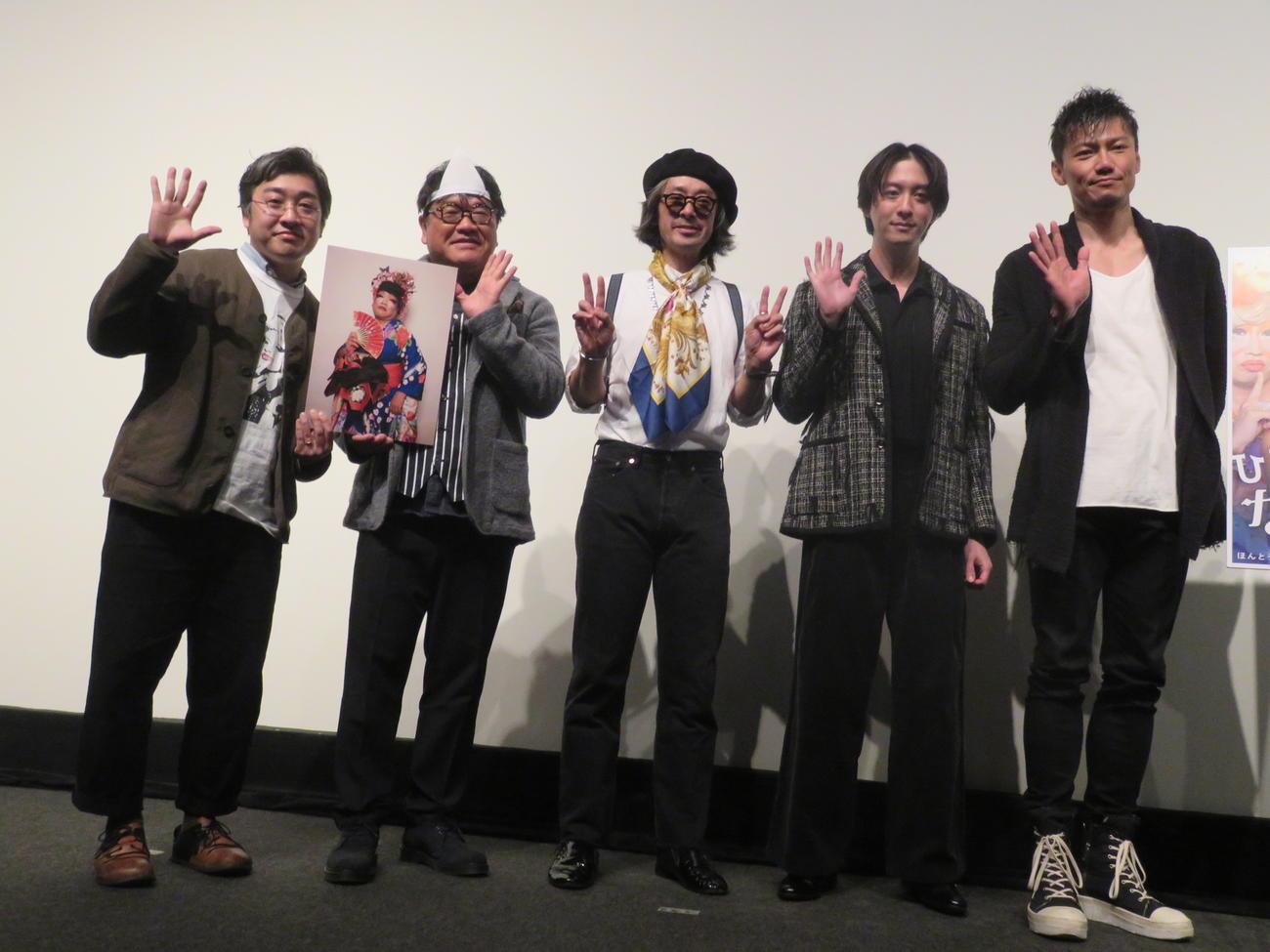 映画「ひみつのなっちゃん。」の舞台あいさつに登場した、左から田中和次朗監督、カンニング竹山、滝藤賢一、渡部秀、岩永洋昭