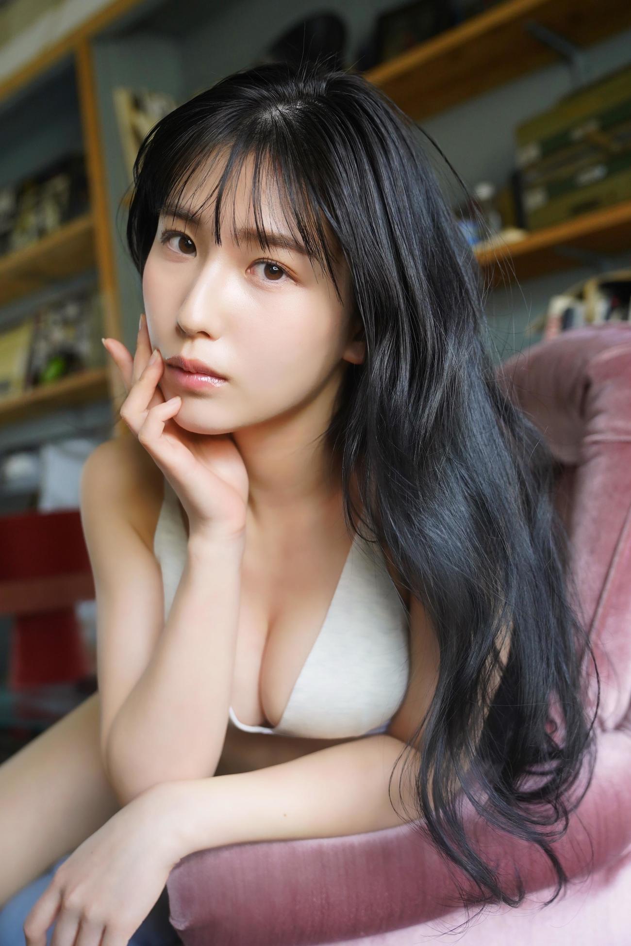 「ヤングガンガン」に初掲載された＃2i2森嶋あんり（C）撮影／佐藤佑一