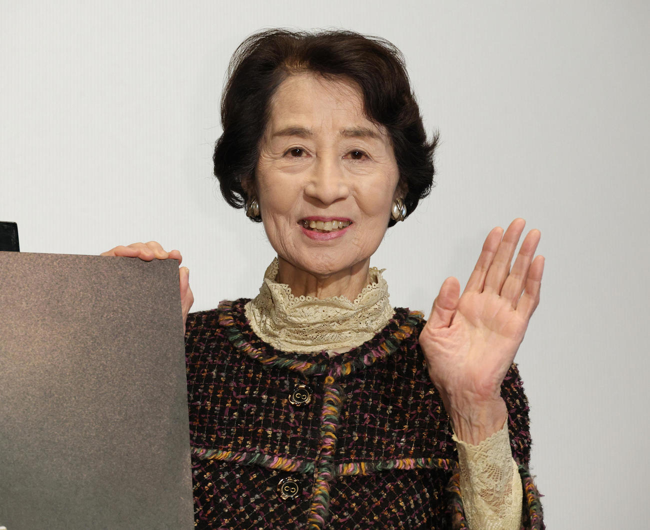 トークショーの終わりに記念撮影を行う香川京子（撮影・中島郁夫）