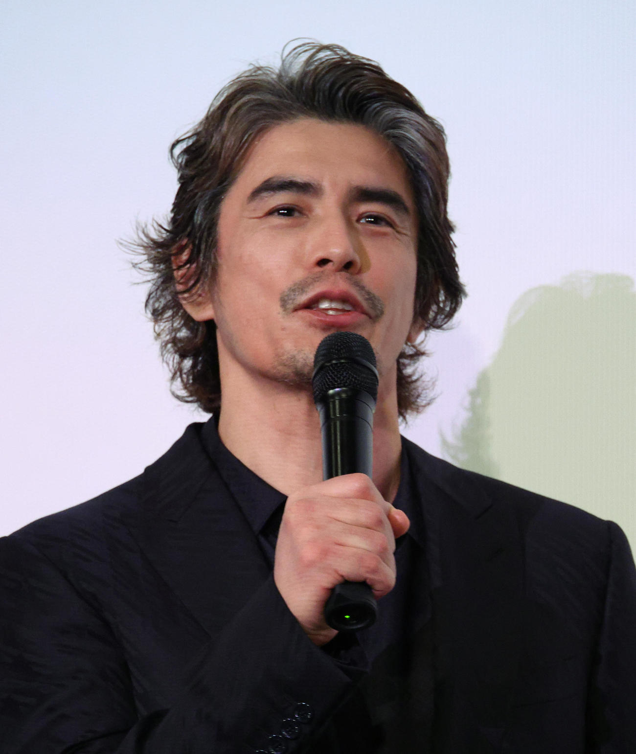 映画「レジェンド＆バタフライ」大ヒット御礼舞台あいさつをする伊藤英明（撮影・中島郁夫）