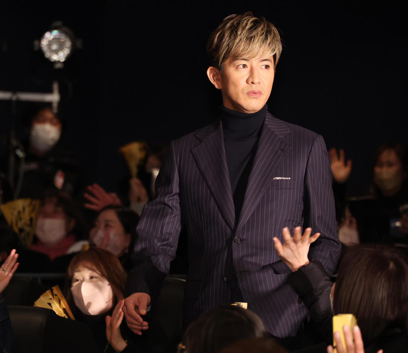 映画「レジェンド＆バタフライ」大ヒット御礼舞台あいさつに登場する木村拓哉（撮影・中島郁夫）