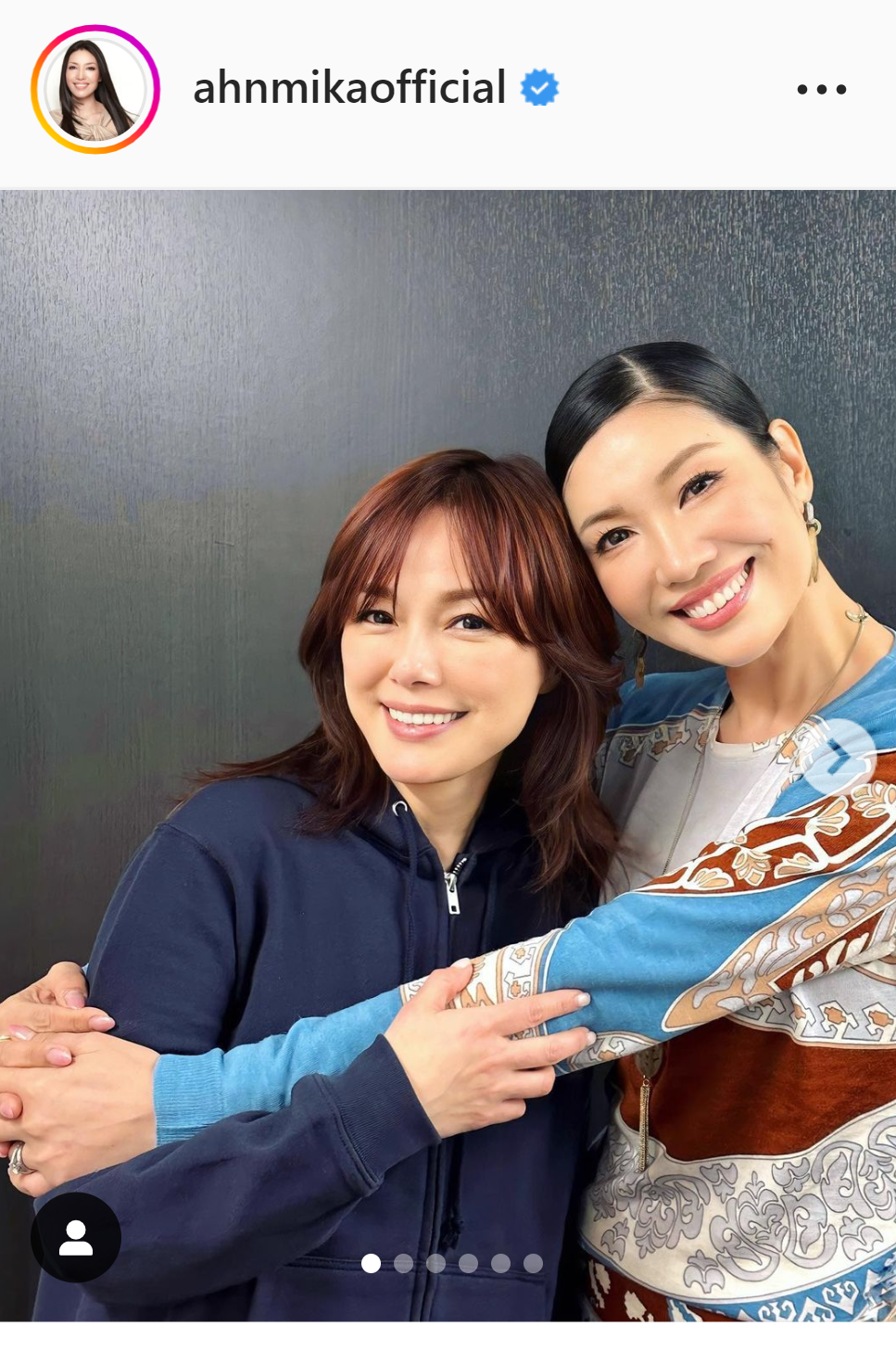 相川七瀬のライブを訪れたアンミカ（インスタグラムより）