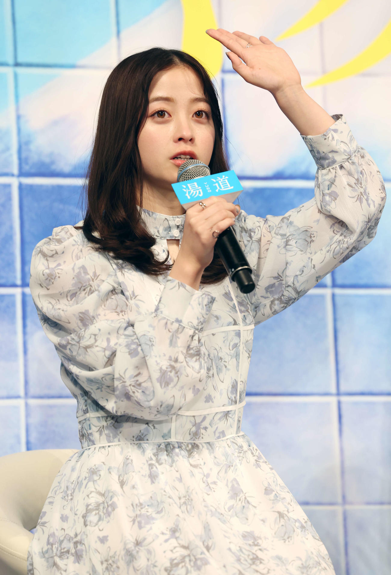観客とのゲーム企画で反応を伺う橋本環奈（撮影・宮地輝）