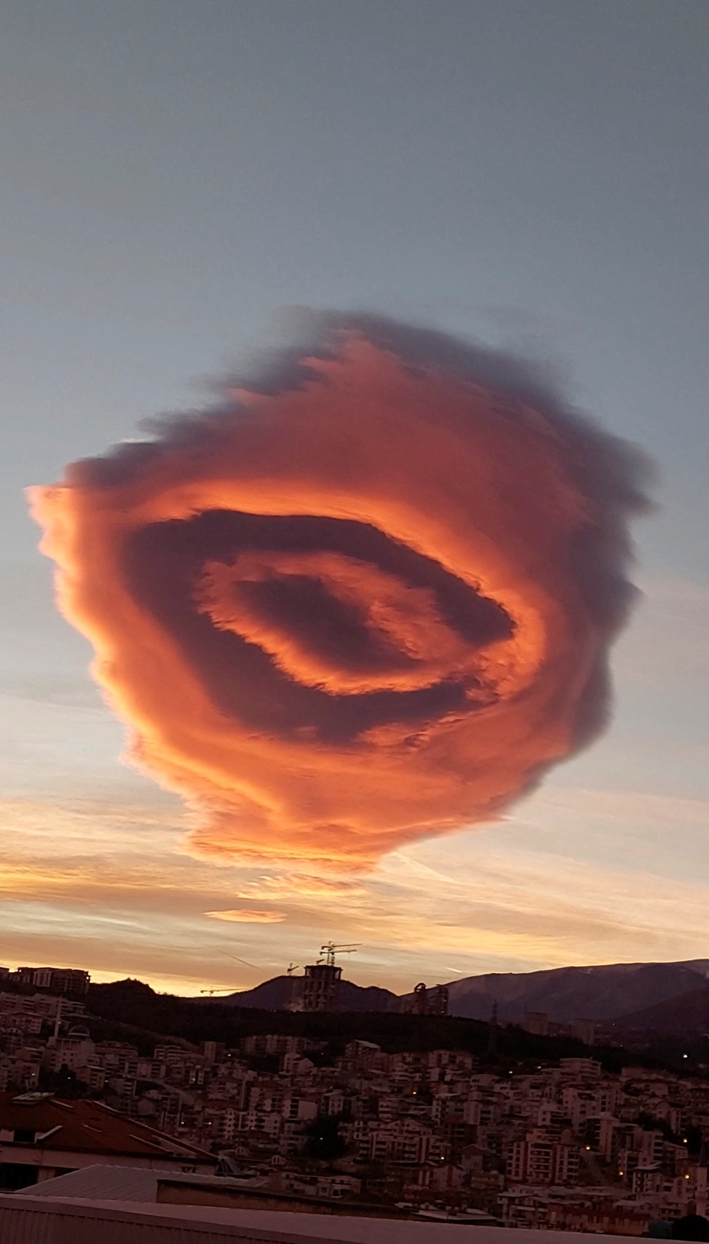 トルコ西部ブルサ上空で1月19日に撮影された雲（ロイター）