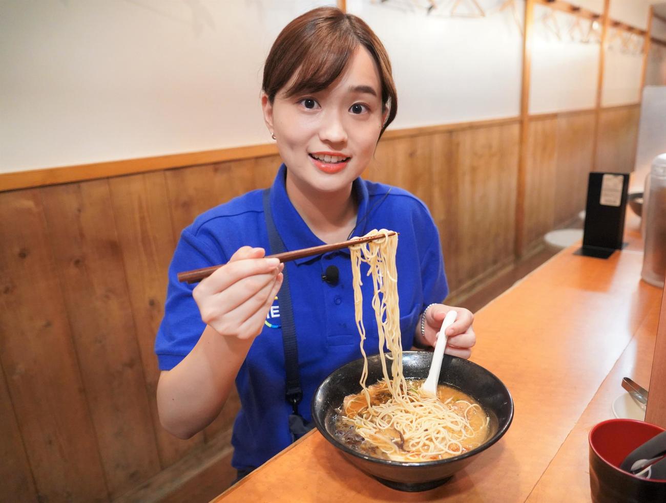 TBS系情報番組「THE TIME’」のコーナー「早朝グルメ」を担当する篠原梨菜アナウンサー（22年9月撮影）