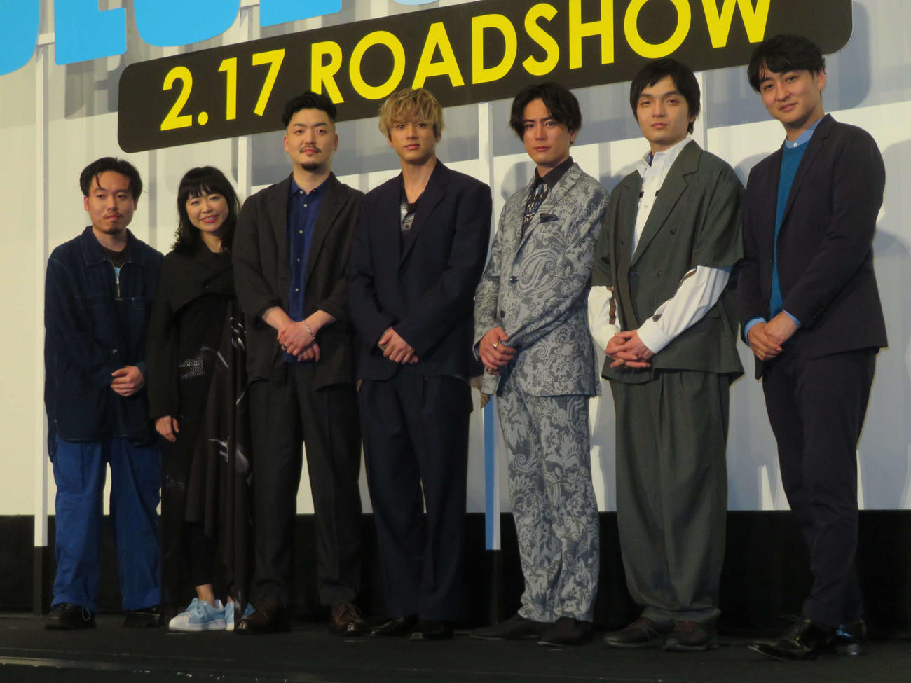 アニメ映画「BLUE GIANT」完成披露舞台あいさつに登壇した、左から石若駿、上原ひろみ、馬場智章、山田裕貴、間宮祥太朗、岡山天、立川譲監督（撮影・村上幸将）