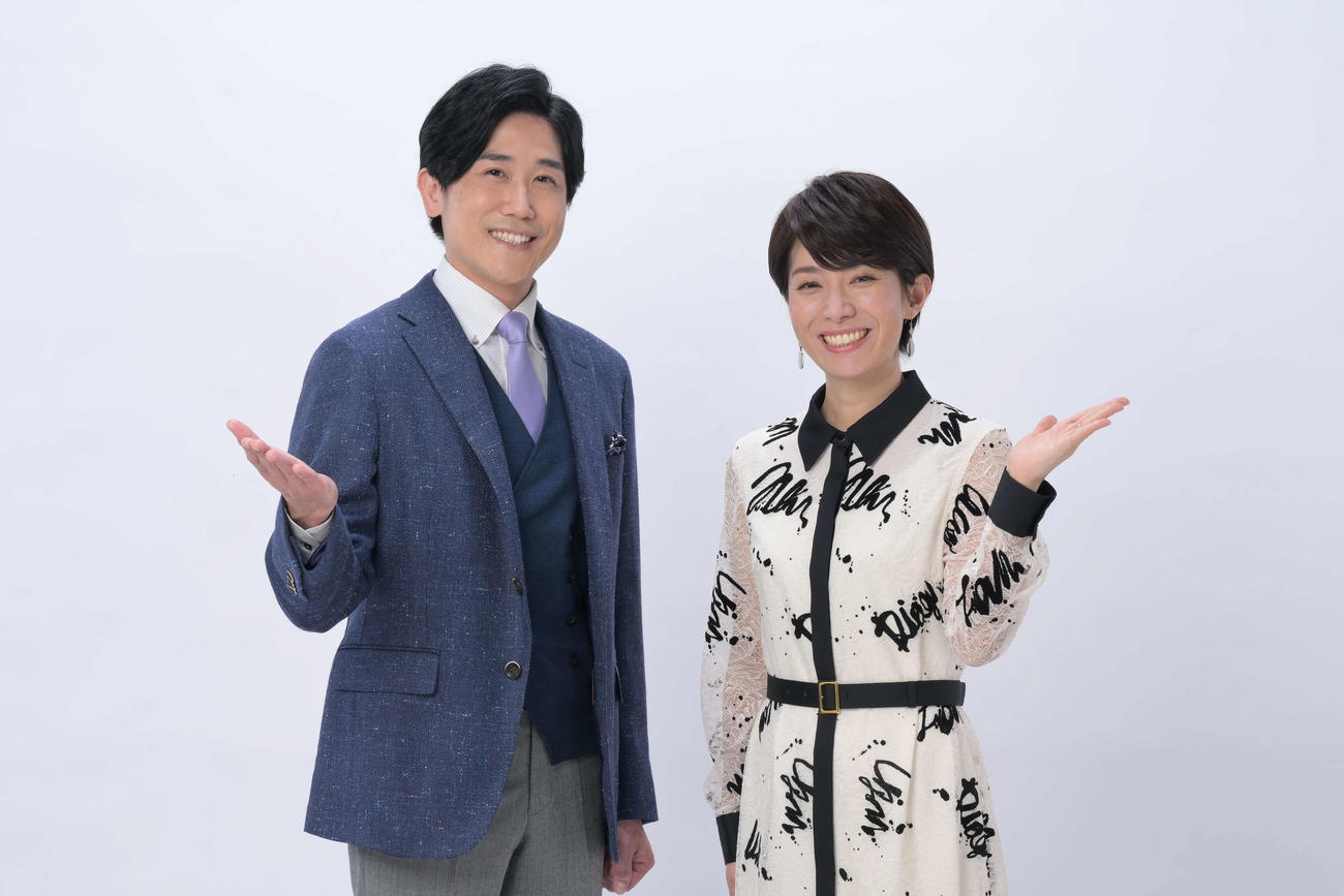 「NHKのど自慢」の司会を務める二宮直輝アナ（左）と廣瀬智美アナ