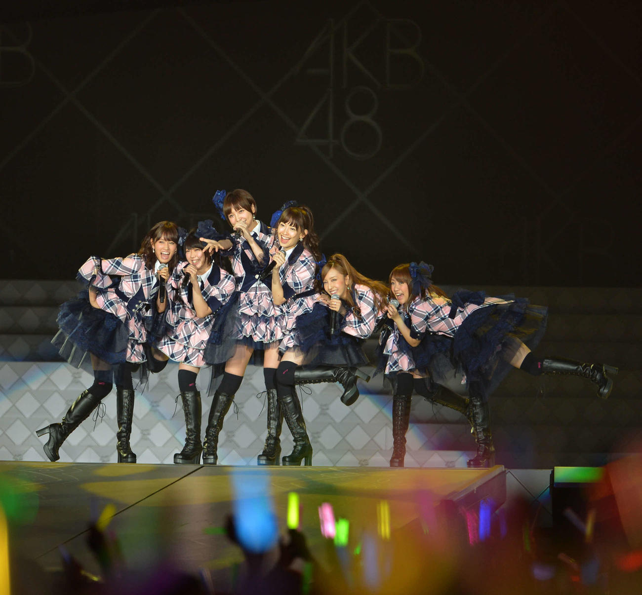12年8月24日に行われたAKB48初の東京ドーム単独公演のオープニングも当時在籍していた1期生によるパフォーマンスだった