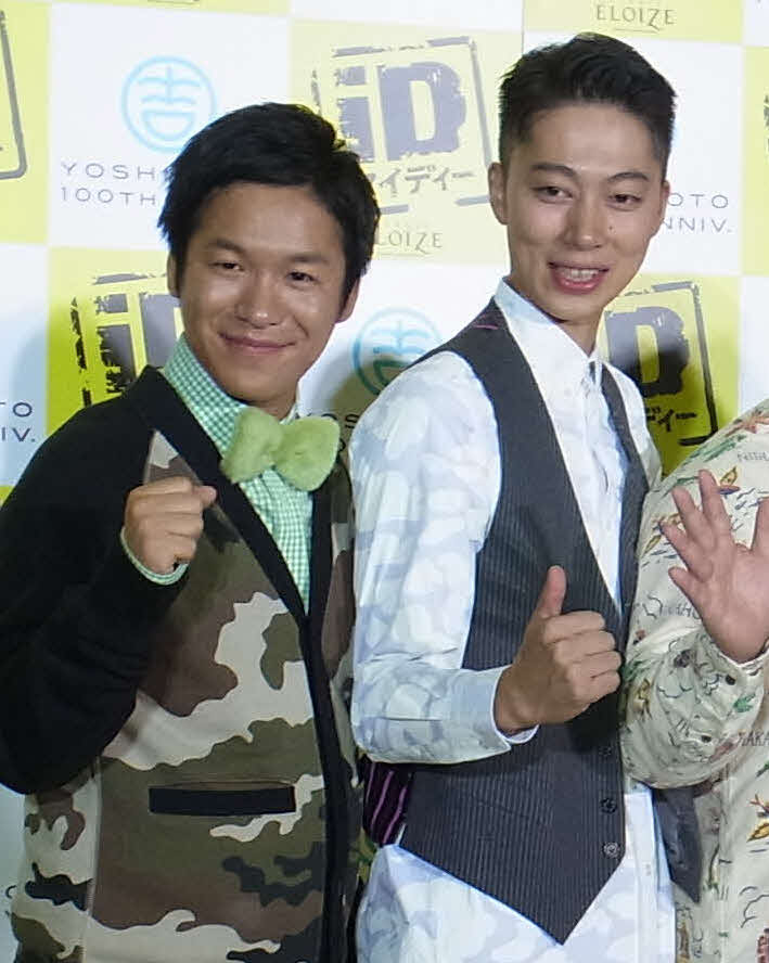 「はんにゃ」から改名した「はんにゃ．」の川島章良（左）と金田哲（2012年10月23日撮影）
