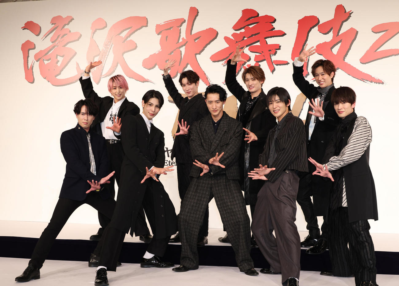 舞台「滝沢歌舞伎ZERO FINAL」製作発表会見を行ったSnow Man、前列左から宮舘涼太、ラウール、岩本照、目黒蓮、深澤辰哉、後列左から佐久間大介、渡辺翔太、向井康二、阿部亮平（撮影・中島郁夫）