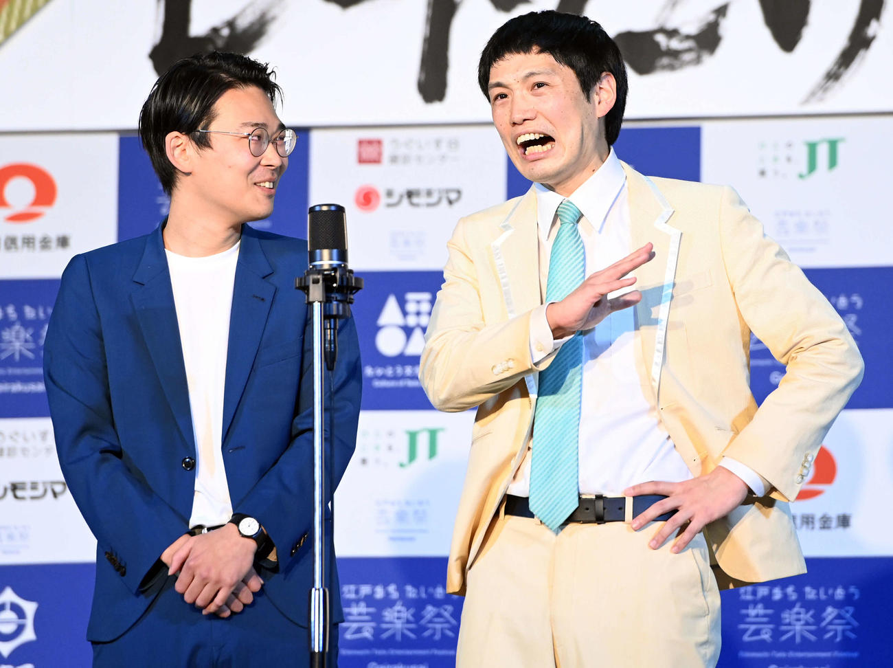 ネタを披露するTCクラクション（撮影・たえ見朱実）