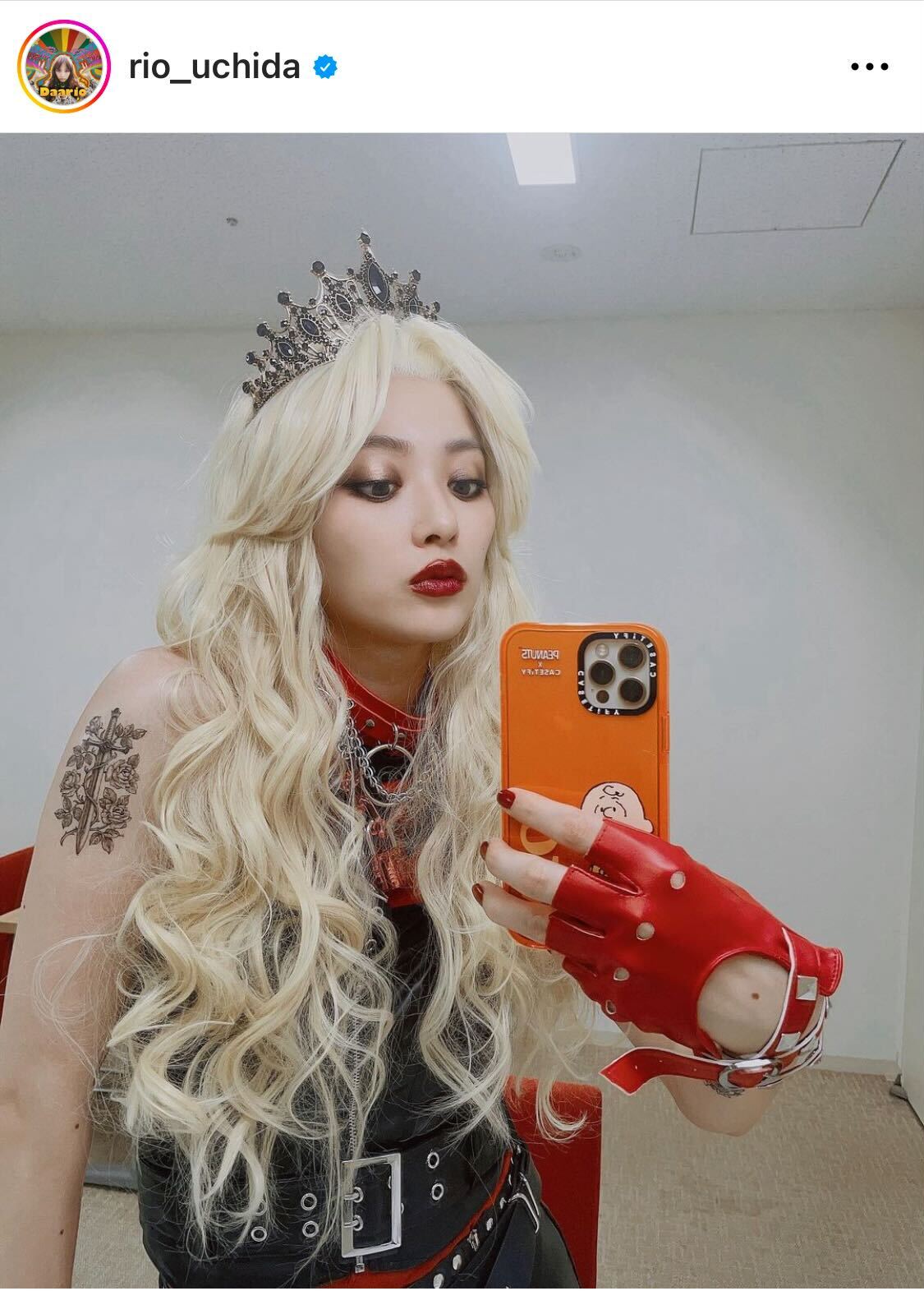 金髪ヘビメタスタイルを披露した内田理央（内田理央のインスタグラムより）