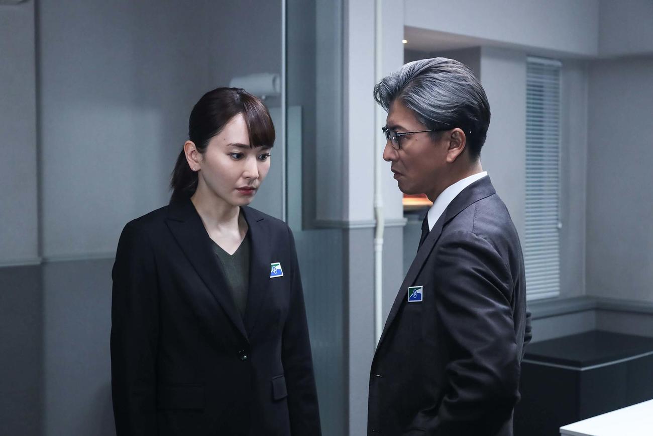 「風間公親－教場0－」に出演する新垣結衣と木村拓哉（C）フジテレビ