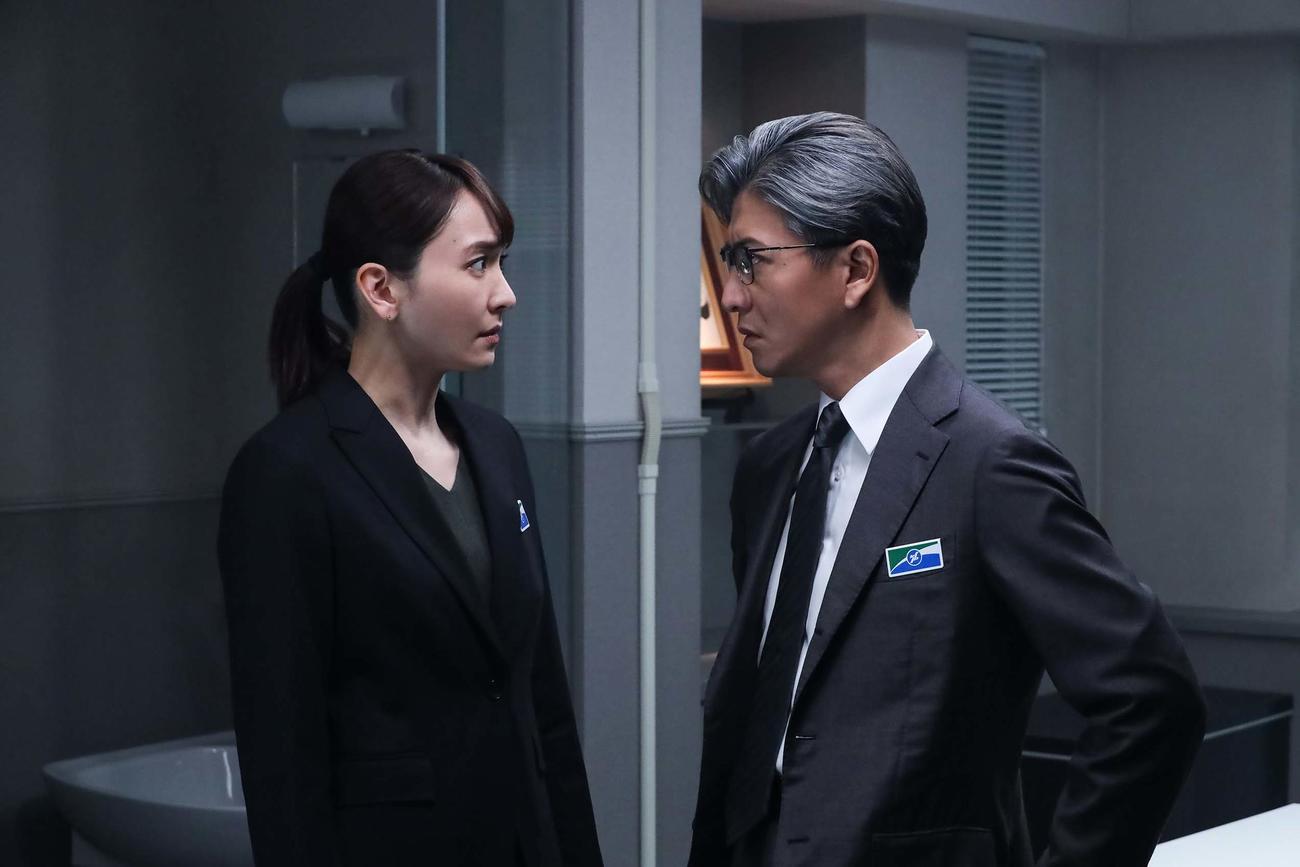 「風間公親－教場0－」に出演する新垣結衣と木村拓哉（C）フジテレビ