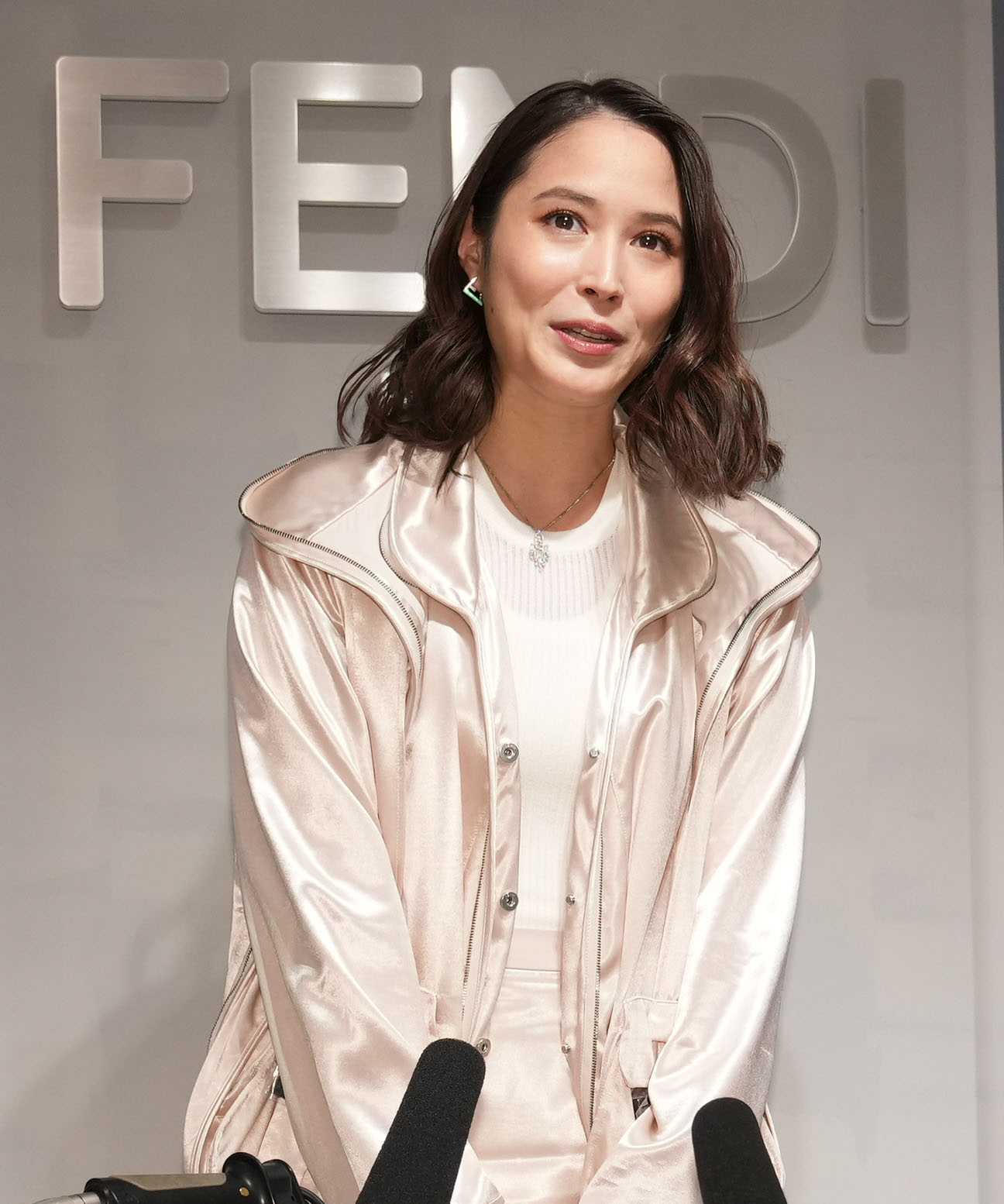 フェンディ表参道店移転オープンイベントのフォトコールで笑顔を見せる広瀬アリス（撮影・狩俣裕三）
