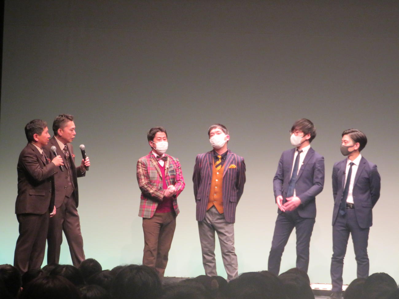 エンディングトークに登場した、左から爆笑問題の田中裕二と太田光、ウエストランド井口浩之、河本太、キュウのぴろと清水誠