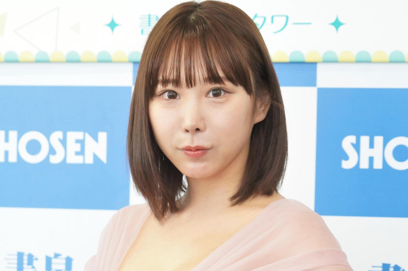 自身の初の写真集「clear」の発売記念イベントを行った日向葵衣（撮影・佐藤成）