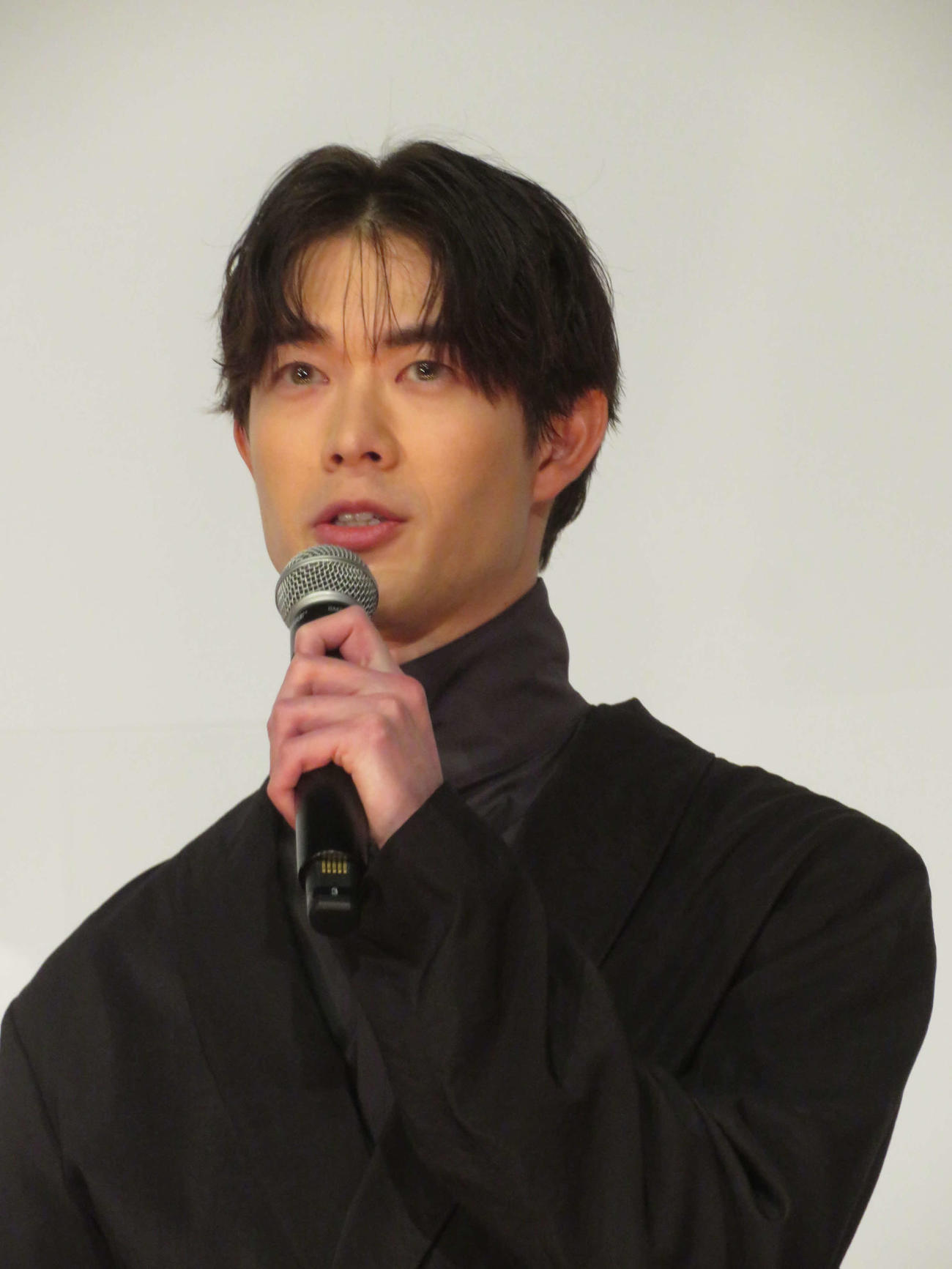 映画「エゴイスト」公開記念舞台あいさつで熱く語る宮沢氷魚（撮影・村上幸将）