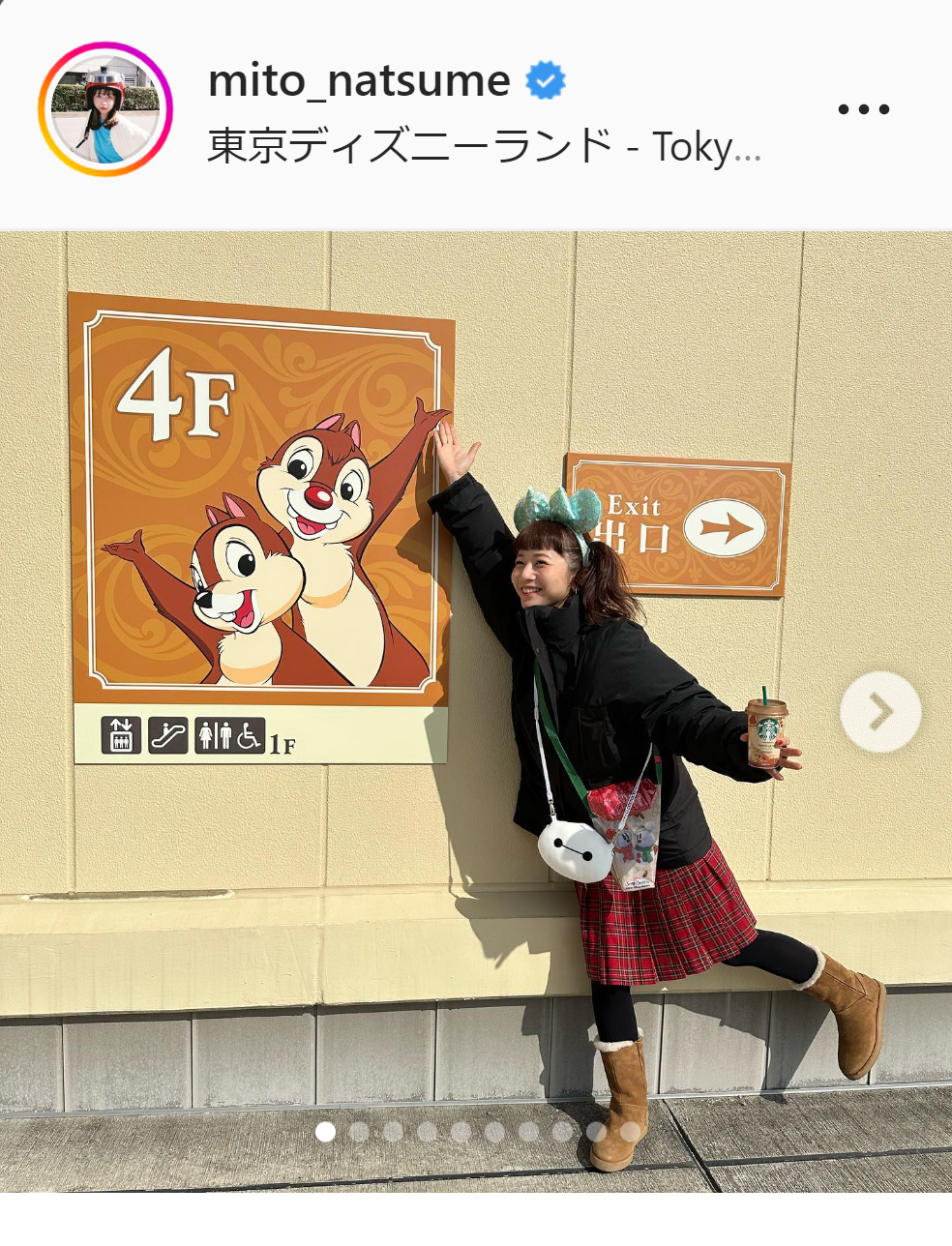 ディズニーランドでのツインテールショット公開した三戸なつめ（インスタグラムより）