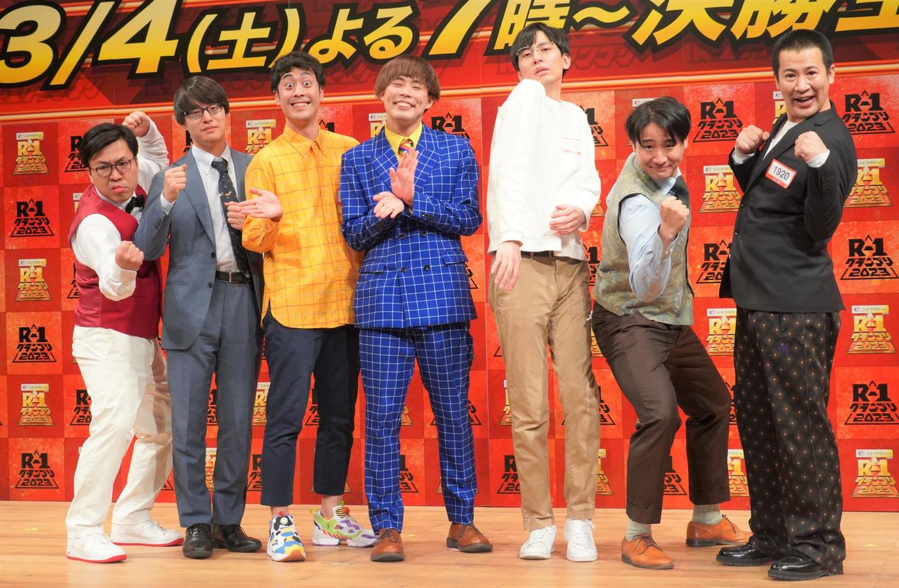 「R－1グランプリ2023」決勝進出した、左からYes！アキト、寺田寛明、ラパルフェ都留、サツマカワRPG、カベポスター永見、田津原理音、コットンきょん（撮影・佐藤成）