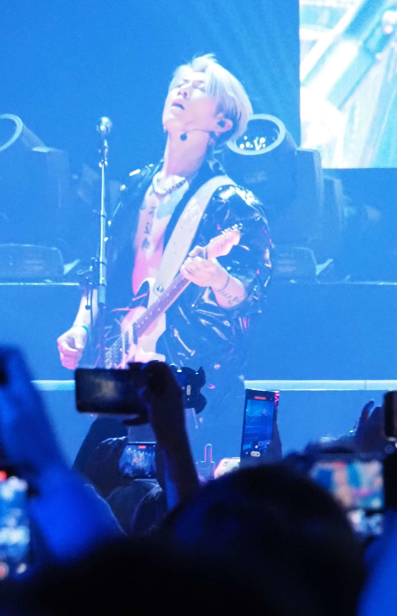 ギターのMIYAVI（撮影・遠藤尚子）