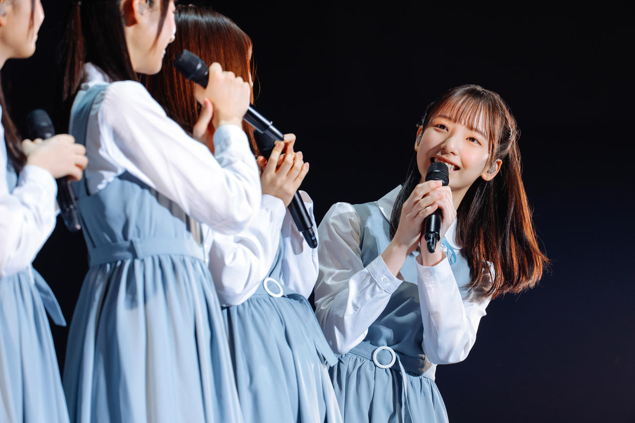 日向坂46四期生初の単独イベント「おもてなし会」に出演した渡辺莉奈（右）