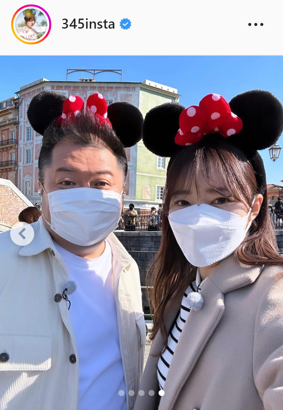 ブラックマヨネーズ小杉竜一と自撮りする指原莉乃（指原莉乃のインスタグラムより）