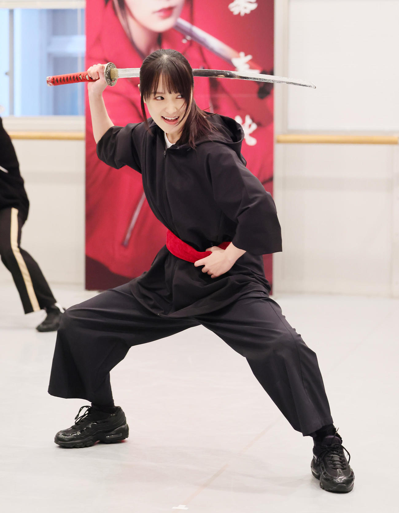 23年1月、「新・幕末純情伝」の公開稽古で殺陣を披露する菅井友香