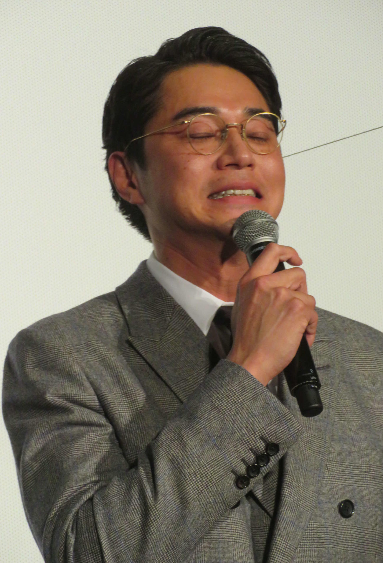 映画「Winny」先行上映舞台あいさつで涙する東出昌大（撮影・村上幸将）
