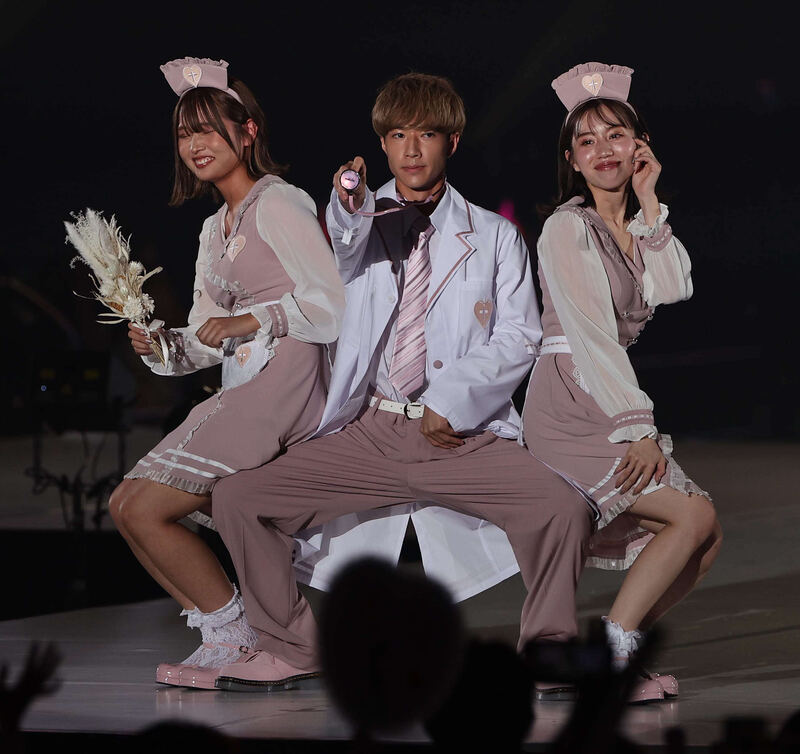 ばんばんざい（左から）るな、ぎし、みゆ（2022年8月）